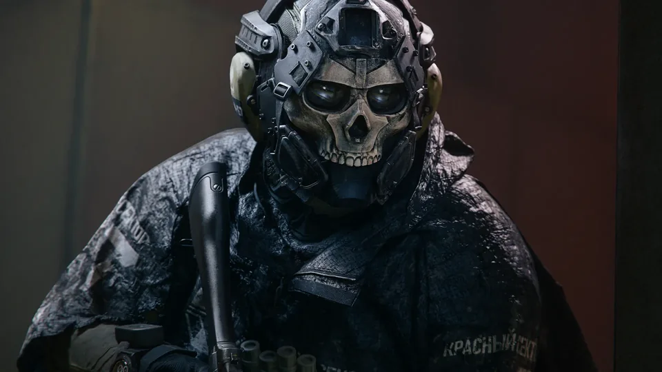 A skull-masked Operator in the official MW4 DMZ Early Access Gameplay Trailer thumbnail.